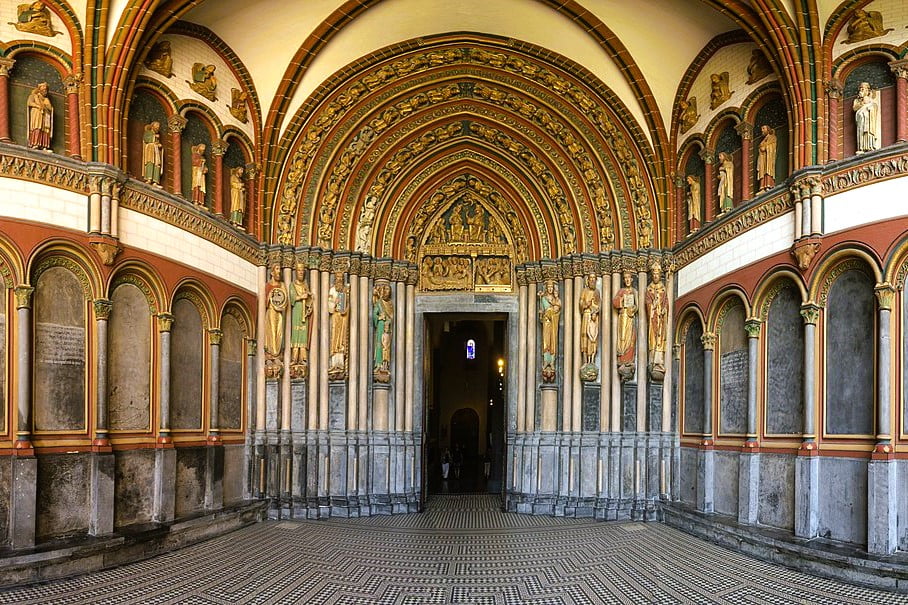 Sint-Servaasbasiliek-Maastricht, Speciaal in Maastricht
